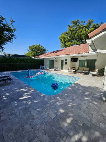 Paradise In Sunny Fl 4BD with Private Heated Pool gallery image 5