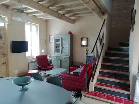 Top performing Airbnb: Charming house, full village 100 m from the beach in Saintes Maries De La Mer