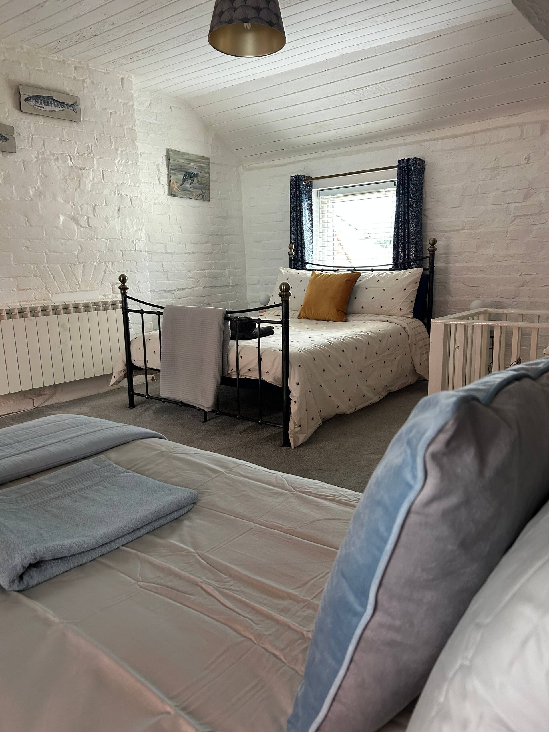 Cheerful 2 bedroom home in Central Newtown, Powys