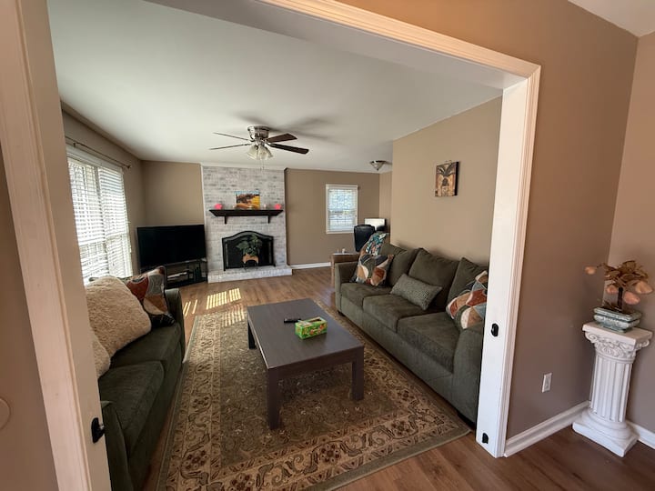 Cozy 3 Bedroom House In Great Cary Location! - Cary, NC
