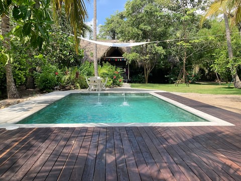 Casa Monos. Ocean front with pool.