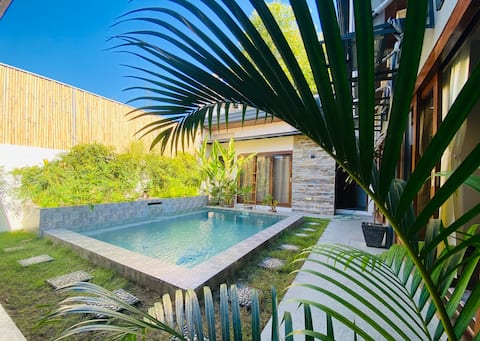 Surftown Villa - Luxe Private 2-Bedroom With Pool