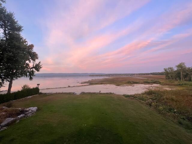Beach Front in Constance Bay with Hot Tub gallery image 3