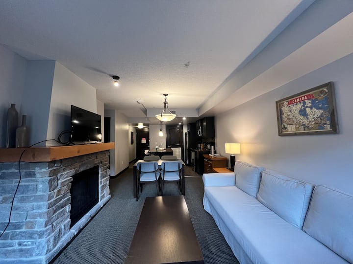 Beautiful 2 Bedroom Condo W/ Outdoor Hot Tub - Canmore