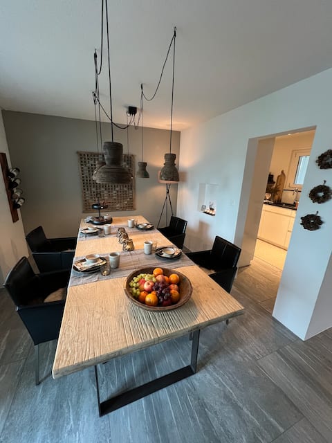 St. Moritz 3BR Designer Retreat – Walk to Lake