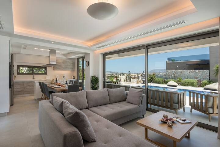 Villa Esperia|Heat.Pool,Spa &Gym|100m to the Sea gallery image 5