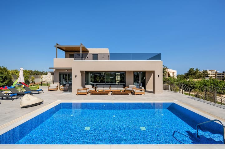 Heated Pool Spa Villa: Chania Wellness Escape