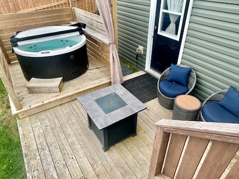 1 bdr suite in safe area w/ HOT TUB & free parking