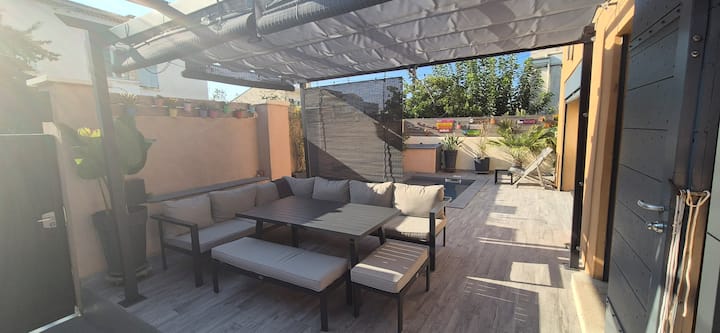 Maison Chaleureuse Avec Piscine Et Mer - Marseille