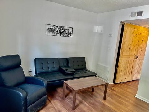 #2018 Lovely 2 bedroom/ 1bath