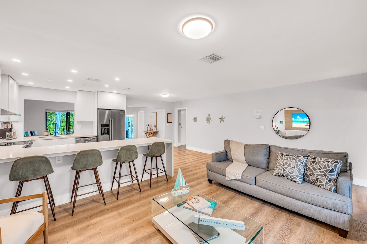 Top Airbnb: 2 Luxury Homes | 6BR | Heated Pool | 15 Min to FLL in Plantation