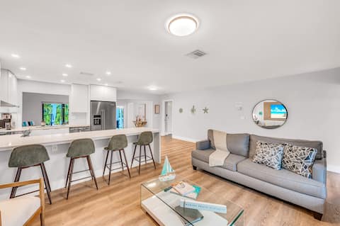 Top Airbnb: 2 Luxury Homes | 6BR | Heated Pool | 15 Min to FLL in Plantation