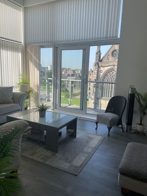 THE PAISLEY PENTHOUSE - ABBEY VIEW