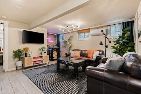 Popular Airbnb listing: Arcade, foosball, king bed- Downtown SLC Avenues in Greater Avenues
