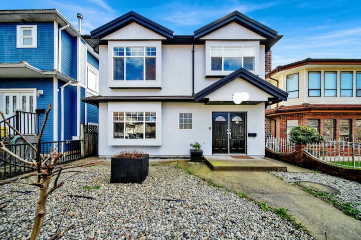 Spacious 3br House Near Skytrain, Downtown, Yvr - Vancouver
