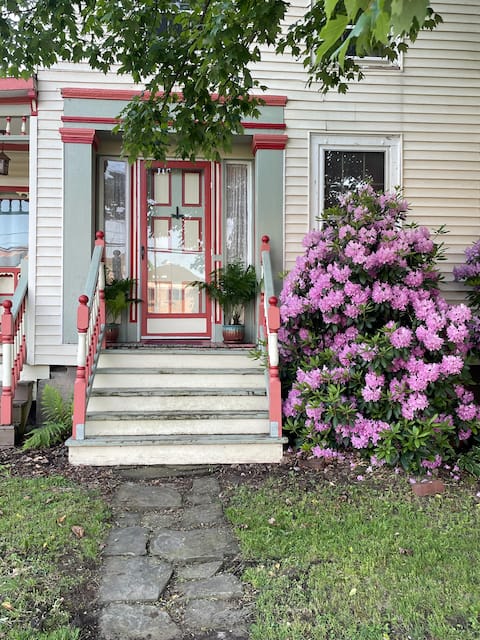 Dragonfly House Upper Apt