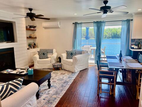 Cozy Lakefront Cabin - Fireplace, Chef’s Kitchen