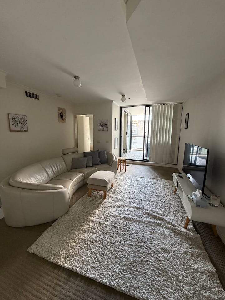 Spacious 1 Bedroom Apartment W Pool & Gym (Eden) - Sydney