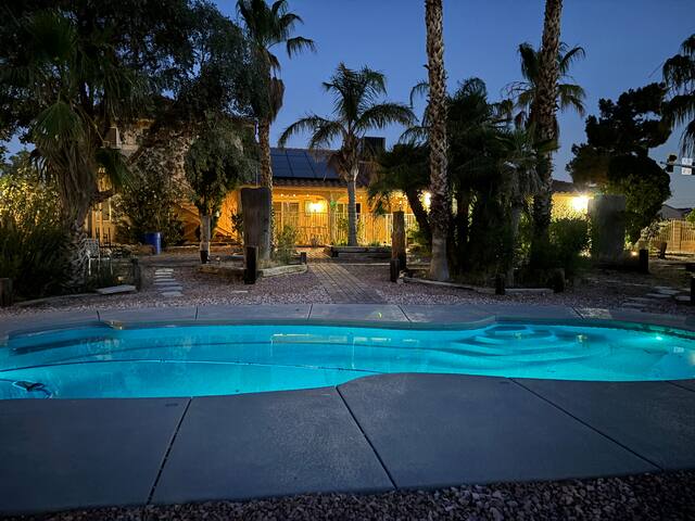 Convenient and Large Vegas Home w/ TIKI touches