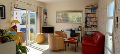 Pleasant townhouse, bright with garden