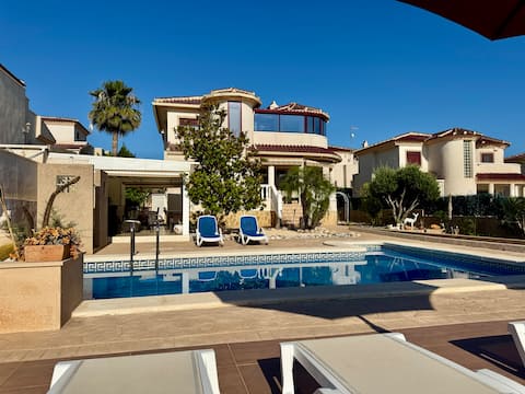 Fantastic Family Villa in La Marina