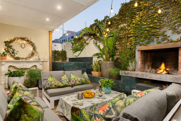 Gorgeous Victorian style home in Tamboerskloof, CT gallery image 3