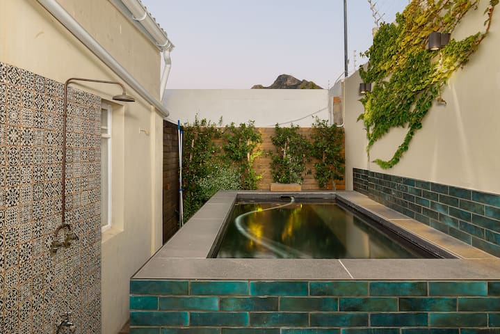 Gorgeous Victorian style home in Tamboerskloof, CT gallery image 5