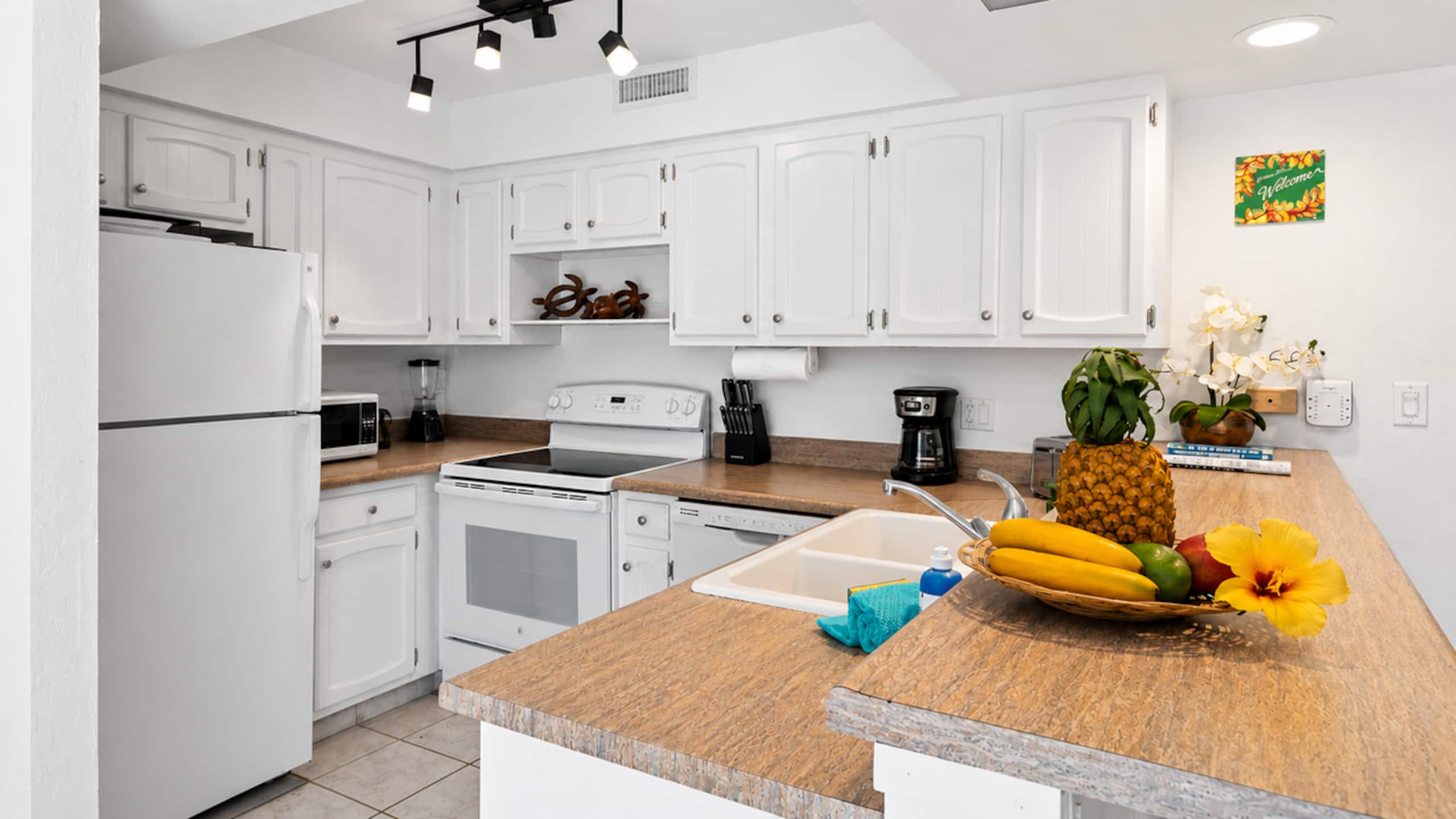 Condo in Kailua-Kona · ★4.57 · 1 bedroom · 2 beds · 1 bath - Image 2