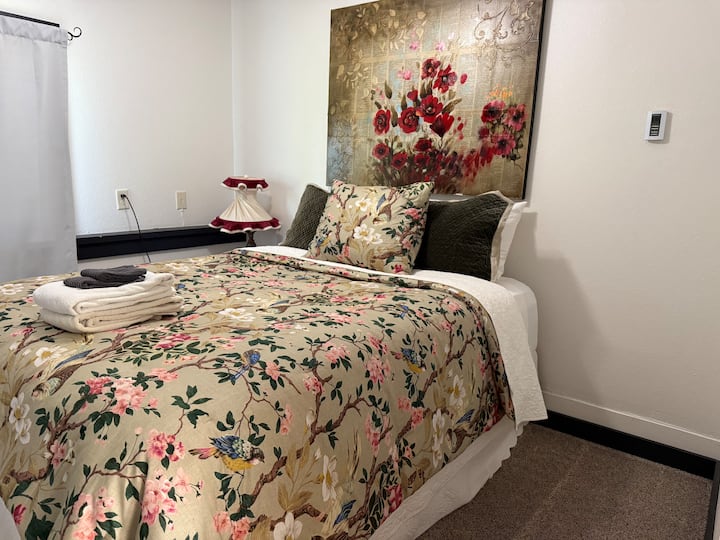 Kitanda aina ya Queen katika Chumba cha 2 