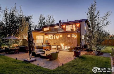 Resort Living: Pool, Hot-Tub, Game Room, near CU