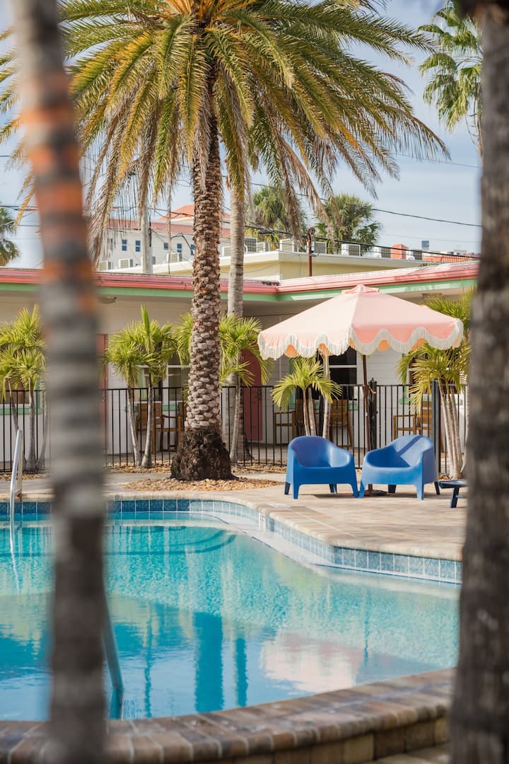 Renovated 2025 - Retro Beach Oasis With Color Pop - Clearwater Beach, FL