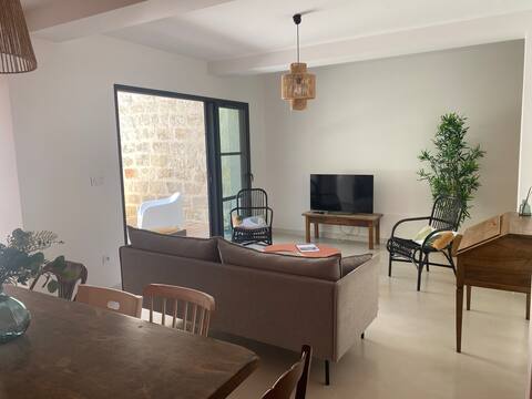 Popular Airbnb listing: Maison Diderot in Aigues Mortes