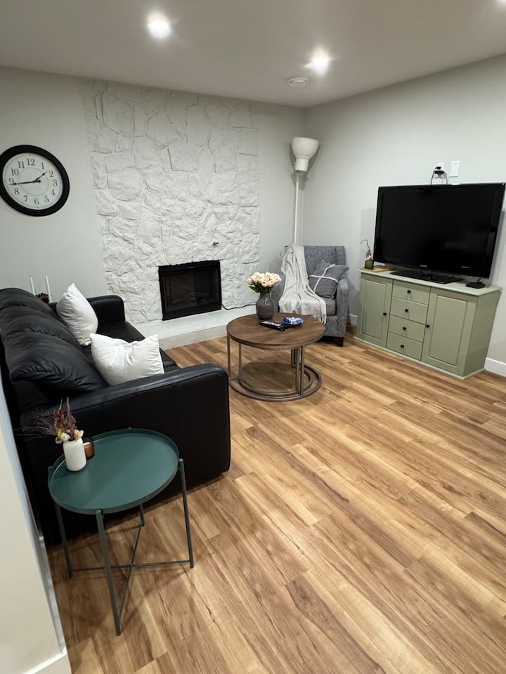 Cozy Basement Suite In Ottewell - カナダ エドモントン