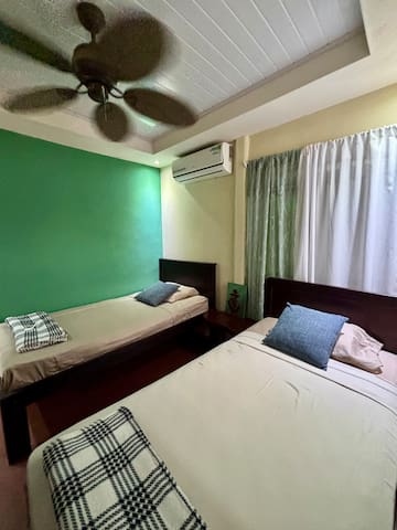 Casa Alegre: 2-bedroom tiny house, close to beach!