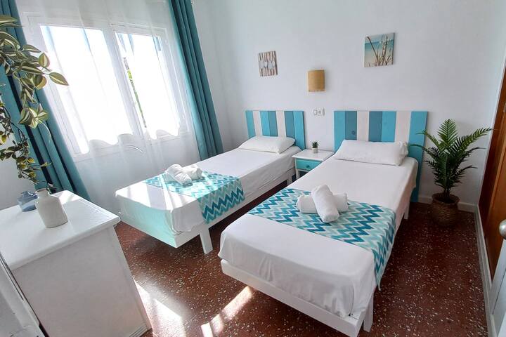 Спалня 2, тюркоаз - осигурено спално бельо