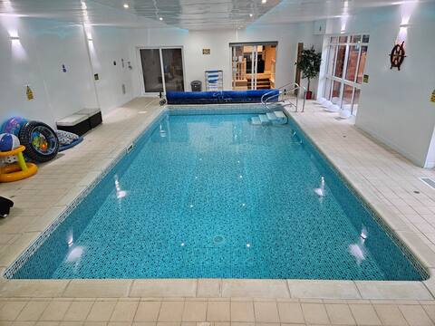Beautiful Annexe - Indoor Pool, Sea Views & Cinema