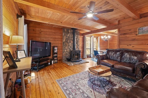Successful Airbnb property: Woodsy retreat-close to LakePoint:play•rest•repeat in Bartow