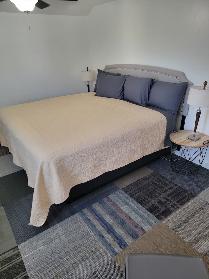 A1- King Bed With Ensuite Bathroom - Wyoming