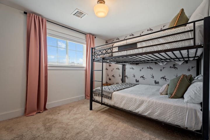 2 queen beds, queen over queen bunk bed - bedroom sleeps 4