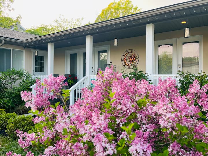 Ravenwood - Garden Suite With Private Sunroom - Niagara-on-the-Lake