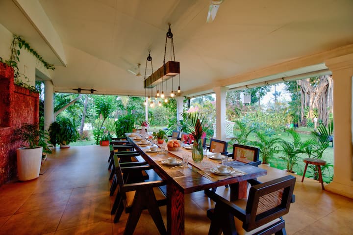 Dining area image 2