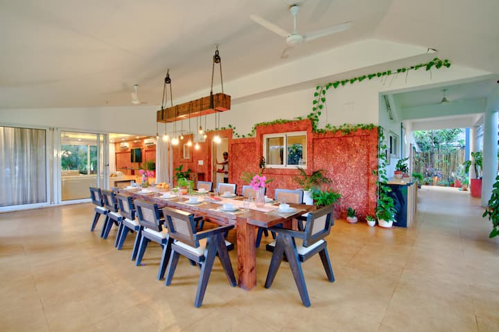 Dining area image 4