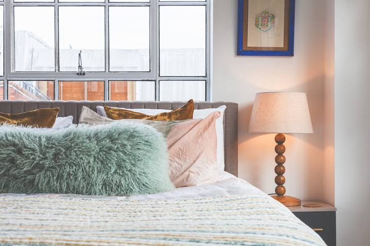 Huge Loft next to Baker Street for 6 guests gallery image 3