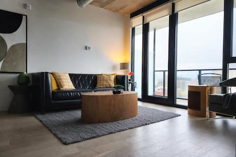 Top Airbnb: DandySkyLoft • Free Parking • Canada Life Centre in Manitoba