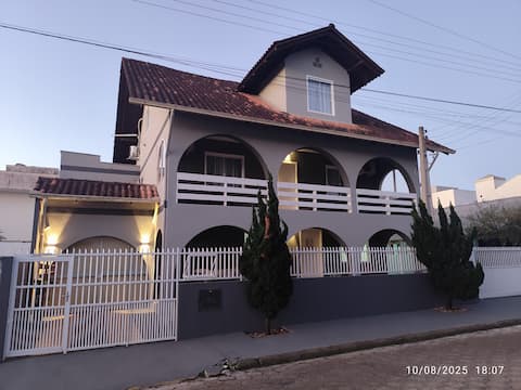 Large house with swimming pool by the sea in Barra Velha/SC