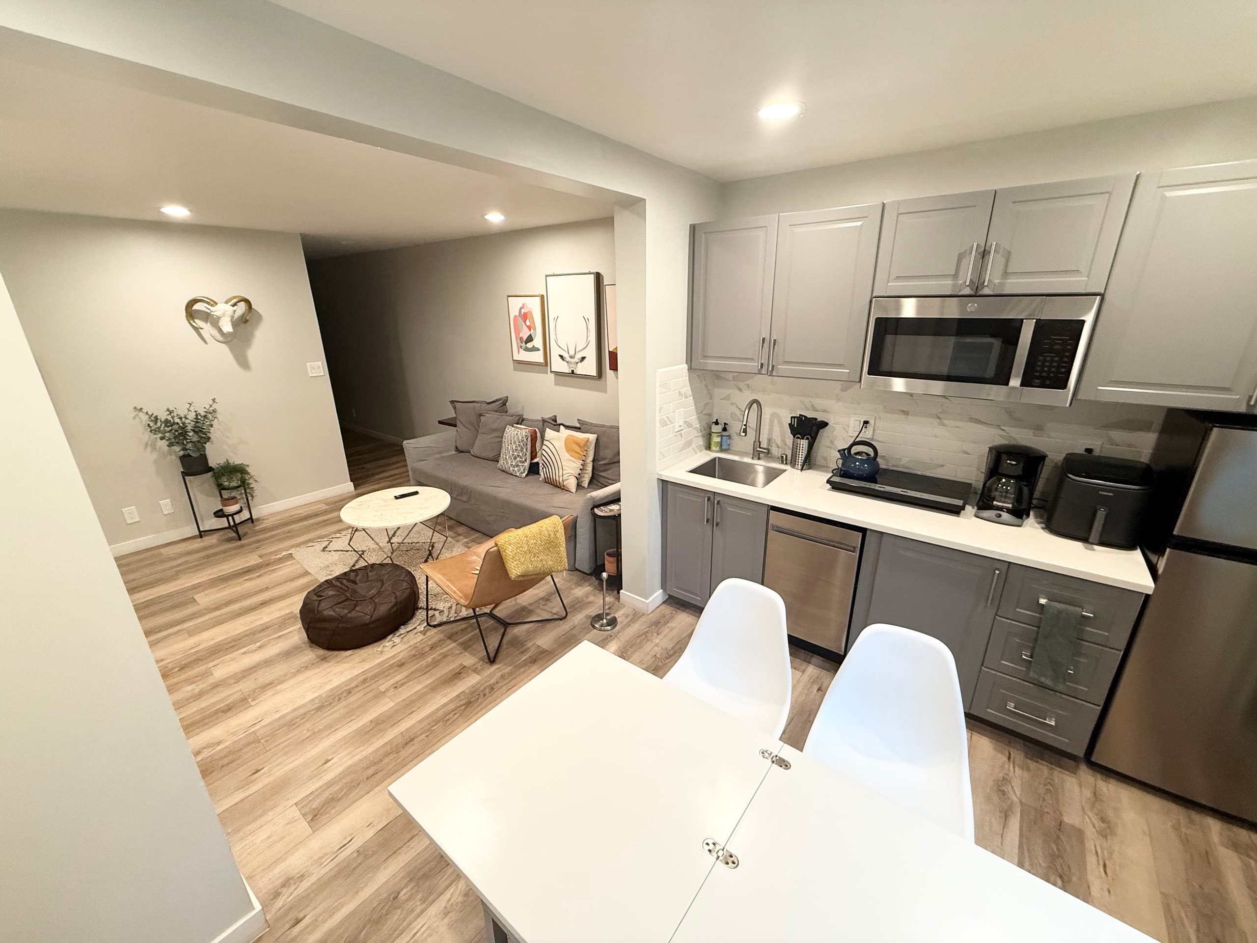 Condo in San Francisco · ★4.75 · 2 bedrooms · 2 beds · 1 bath - Image 4
