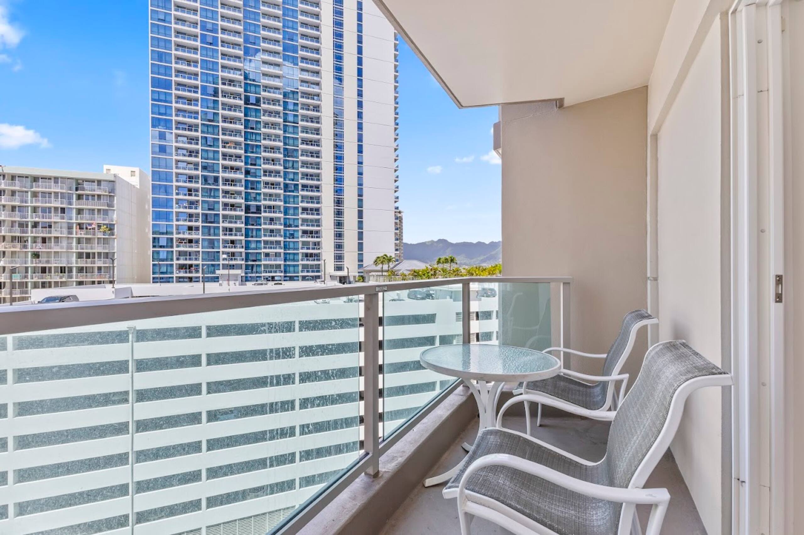 Condo in Honolulu · ★4.93 · Studio · 2 beds · 1 private bath - Image 23