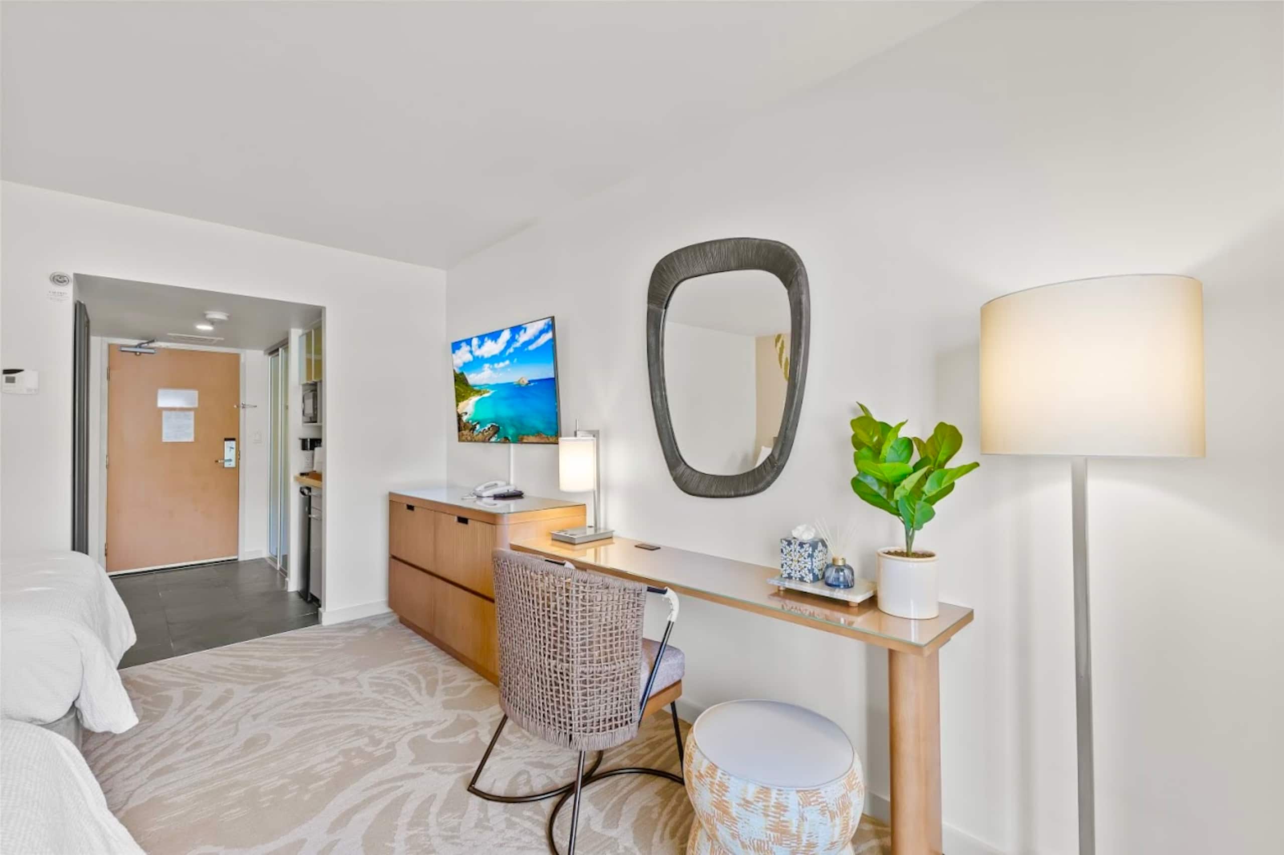 Condo in Honolulu · ★4.93 · Studio · 2 beds · 1 private bath - Image 7