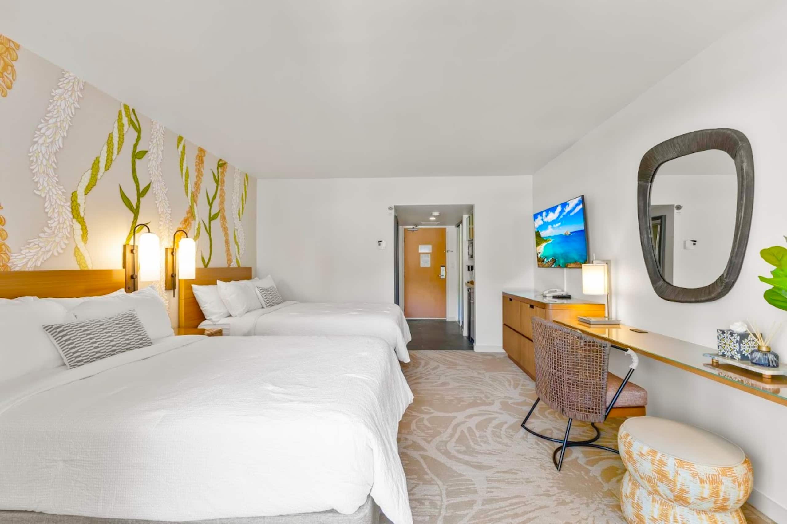 Condo in Honolulu · ★4.93 · Studio · 2 beds · 1 private bath - Image 10