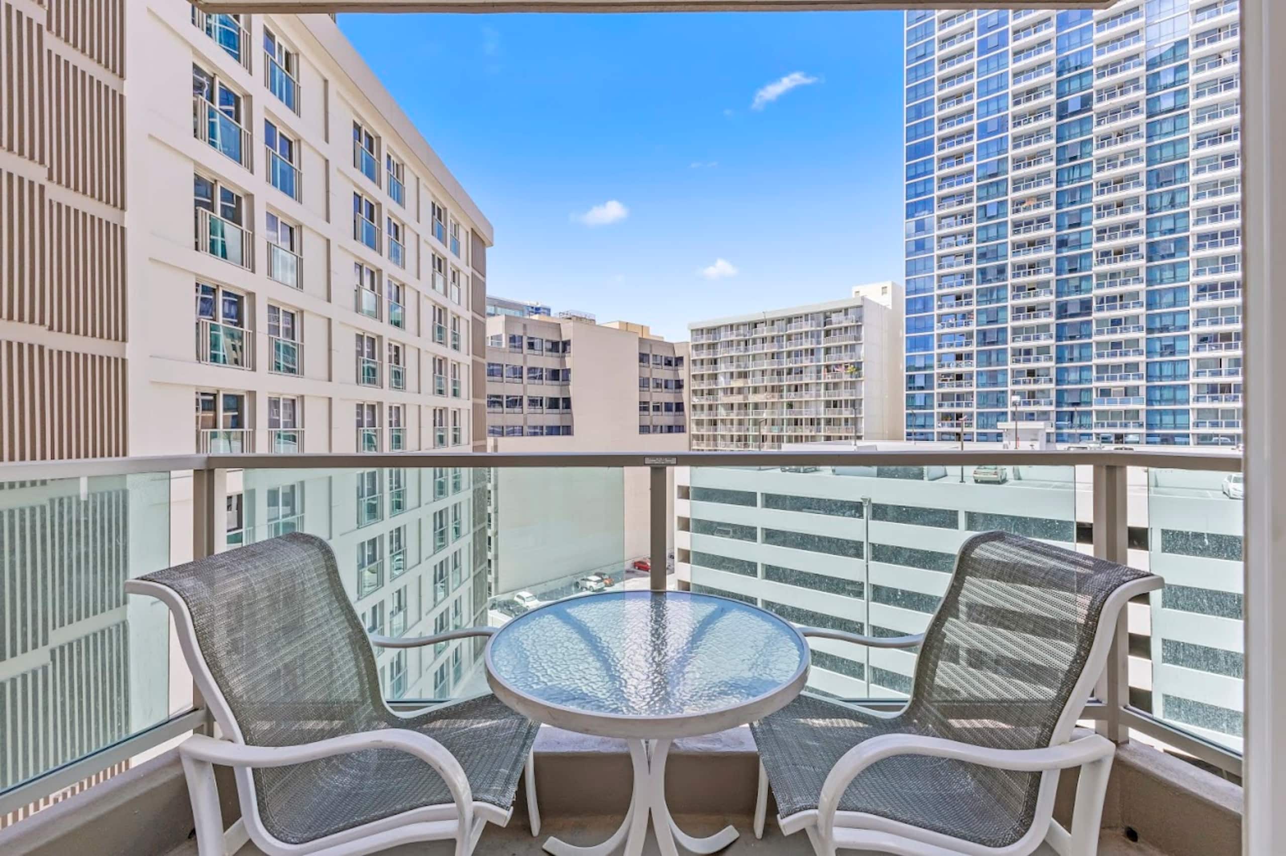 Condo in Honolulu · ★4.93 · Studio · 2 beds · 1 private bath - Image 22